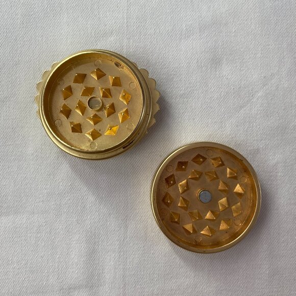 Laundry Day "Paola" Seashell Herb Grinder - Picture 4 of 8